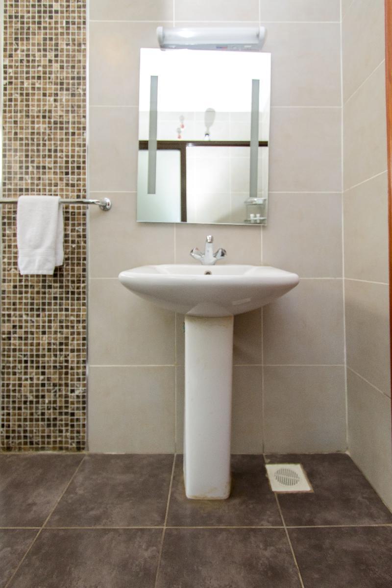 Victoria Comfort Inn Кісуму Екстер'єр фото