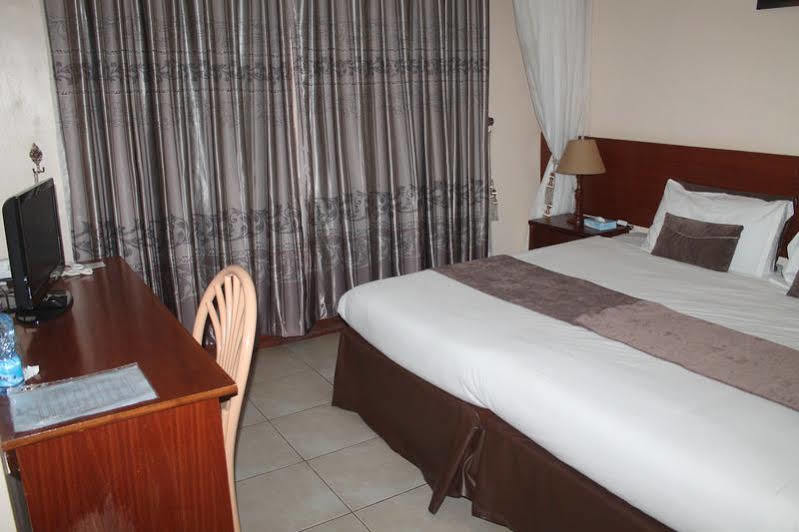 Victoria Comfort Inn Кісуму Екстер'єр фото