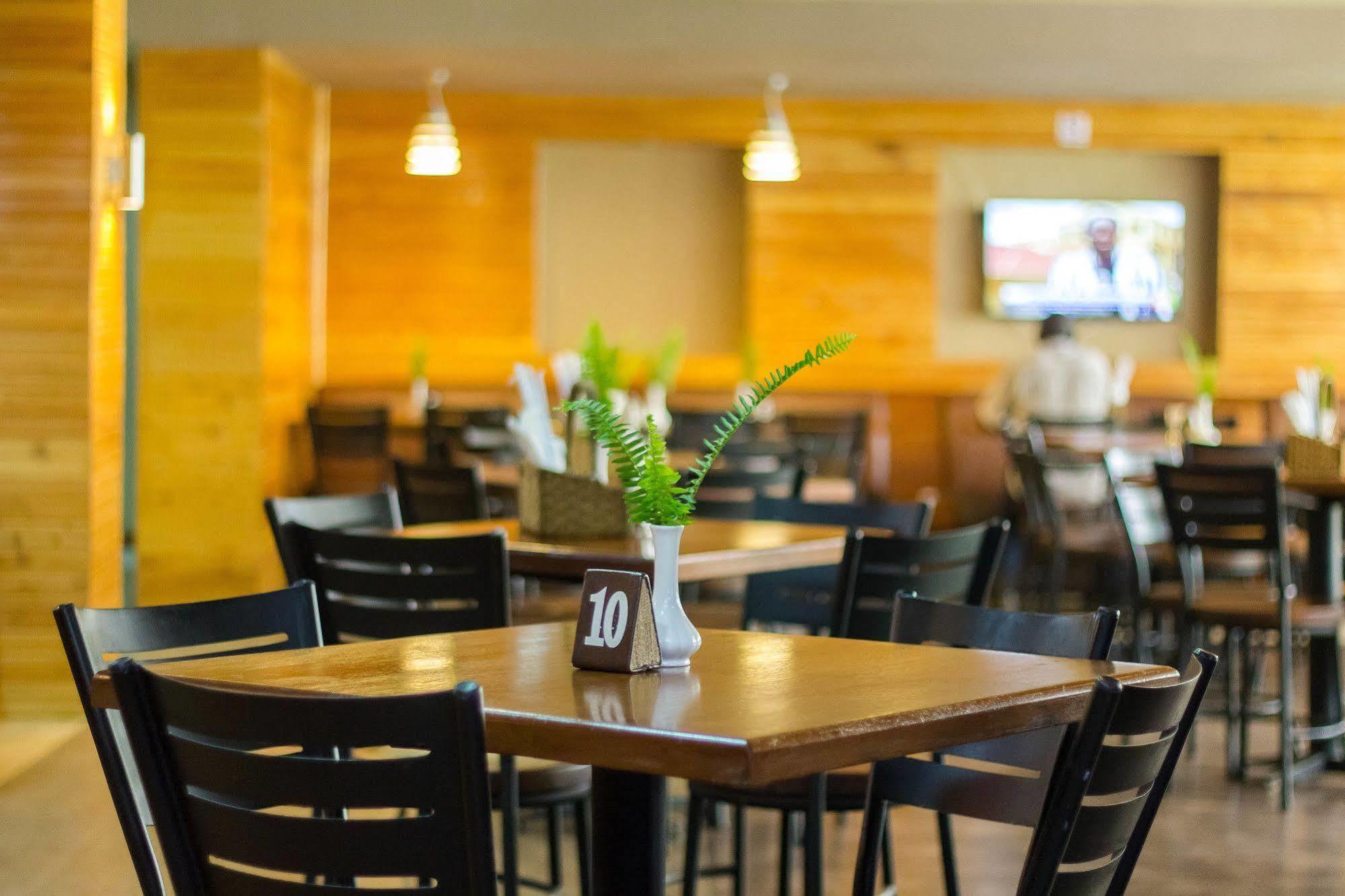 Victoria Comfort Inn Кісуму Екстер'єр фото
