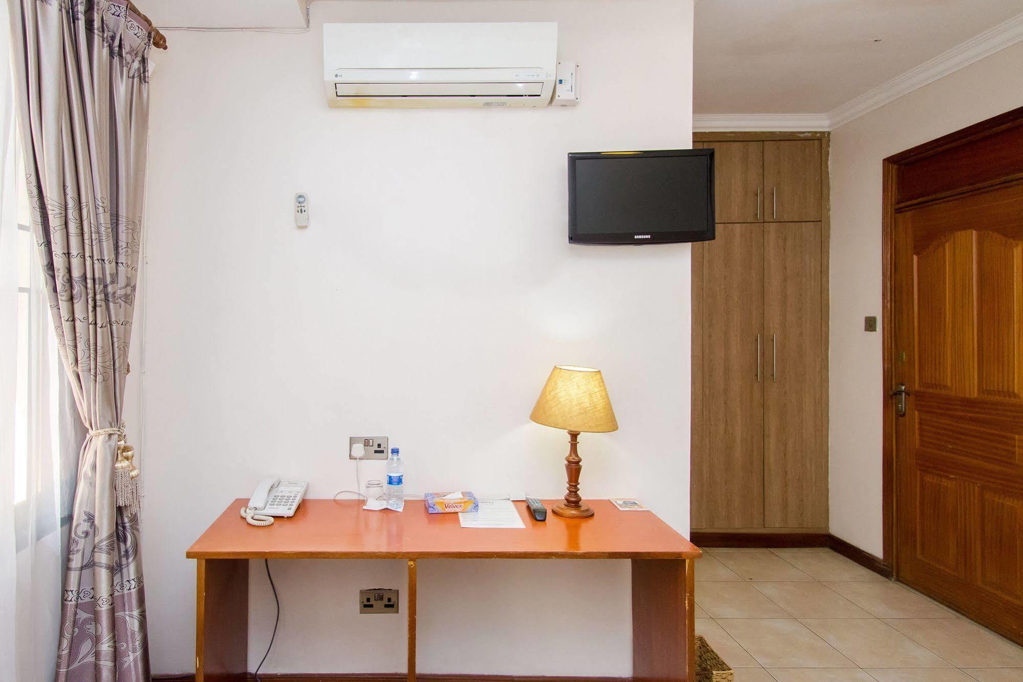 Victoria Comfort Inn Кісуму Екстер'єр фото