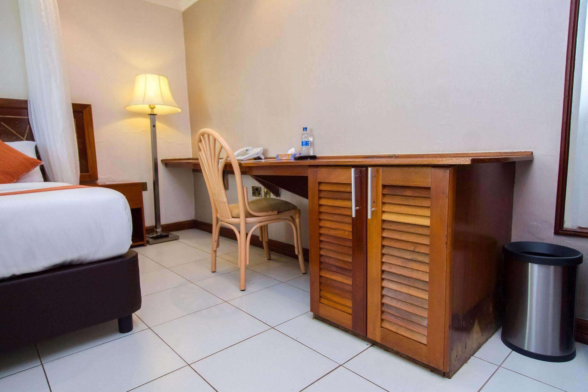 Victoria Comfort Inn Кісуму Екстер'єр фото