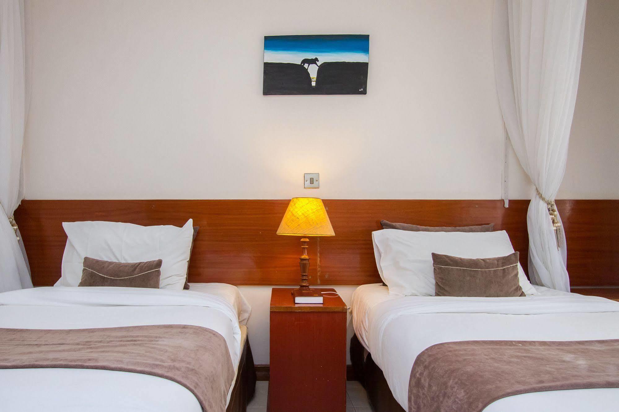 Victoria Comfort Inn Кісуму Екстер'єр фото