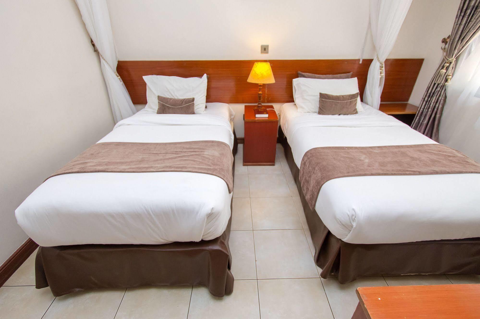 Victoria Comfort Inn Кісуму Екстер'єр фото