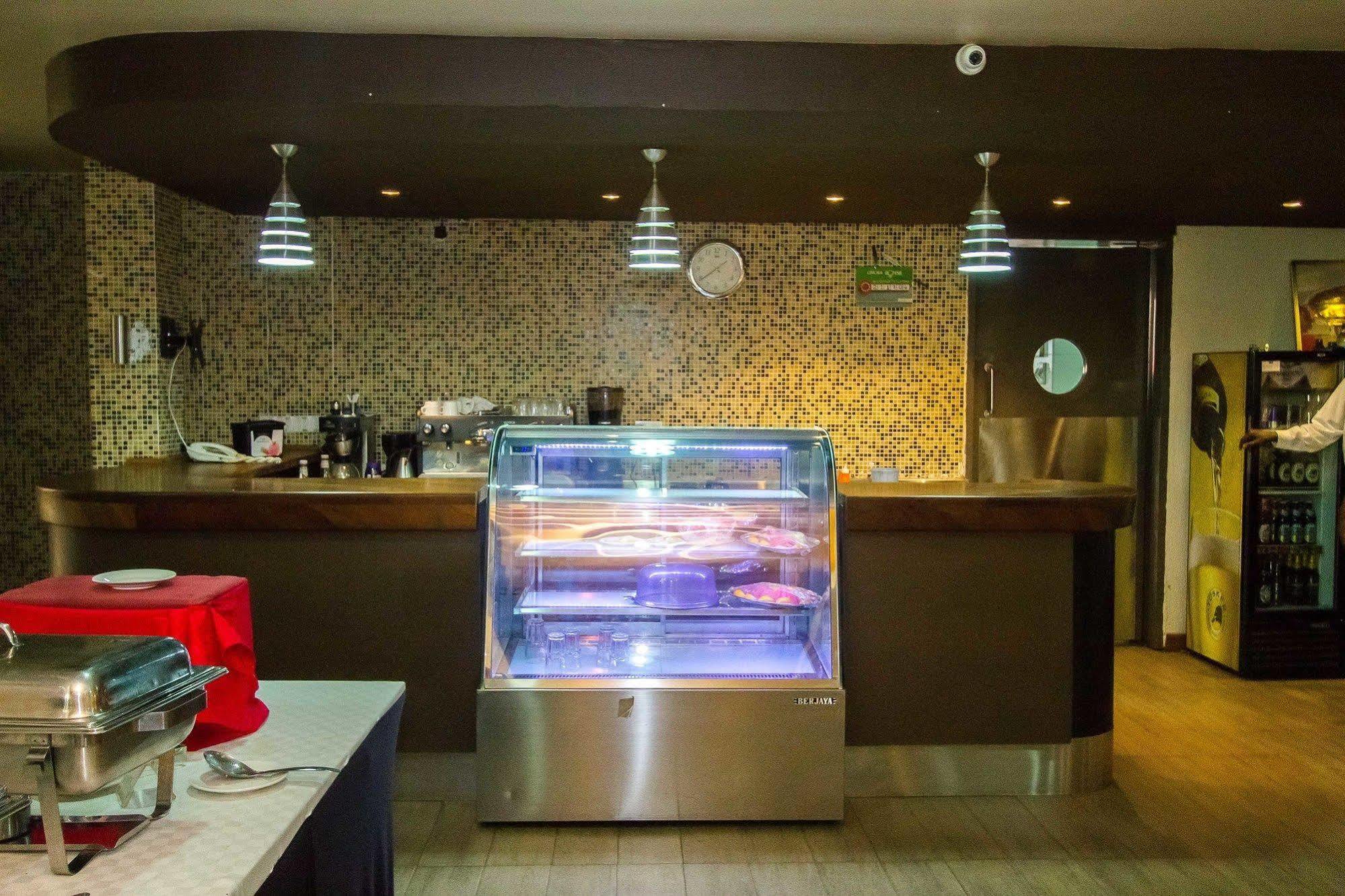 Victoria Comfort Inn Кісуму Екстер'єр фото