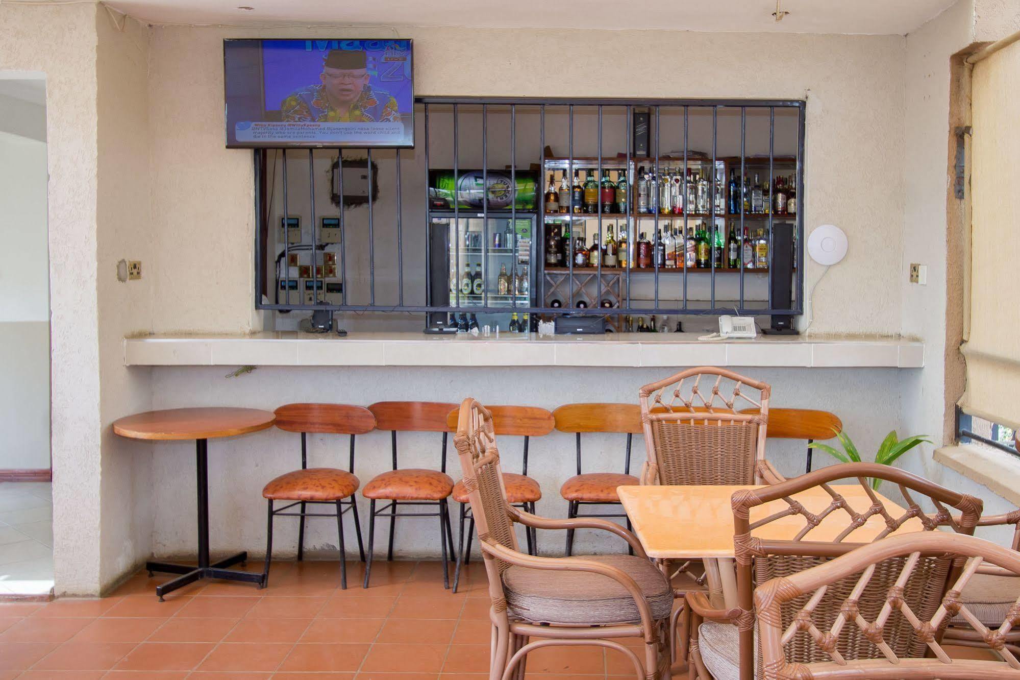 Victoria Comfort Inn Кісуму Екстер'єр фото